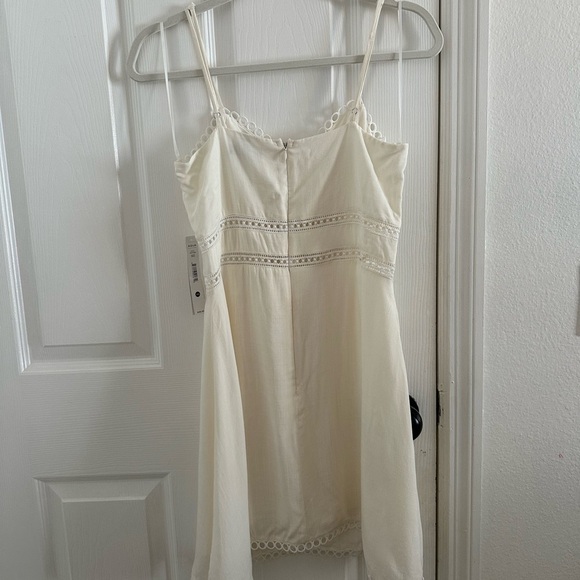 White Simple Dress - Picture 3 of 3